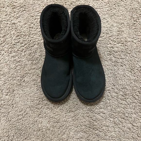 ⭐️ UGG Kids Classic II Mini Boot Ugg Print - size 3 ⭐️ - Picture 7 of 8